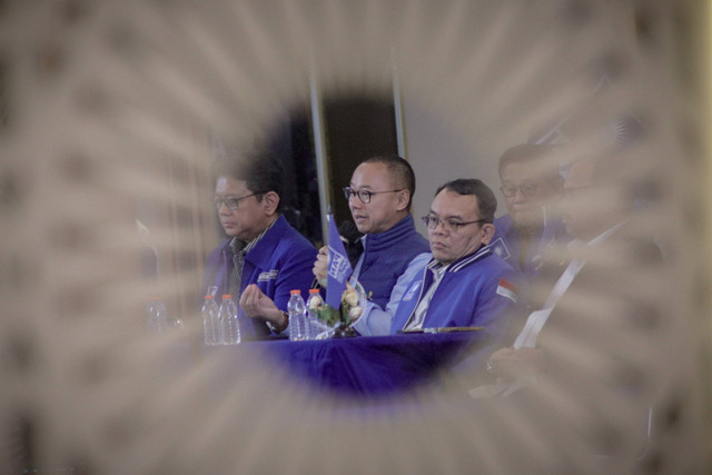 Sekjen Partai Amanat Nasional (PAN), Eddy Soeparno memberikan keterangan saat konferensi pers menjelang Rakernas 4 PAN di Kantor DPP PAN, Pasar Minggu, Jakarta Selatan, Kamis (27/6/2024). Foto: Jamal Ramadhan/kumparan