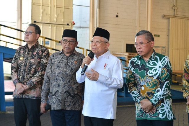 Wakil Presiden Ma'ruf Amin usai meninjau PT Fronte Classic Indonesia di Pasuruan, Jawa Timur, Kamis (27/6/2024). Foto: BPMI Setwapres