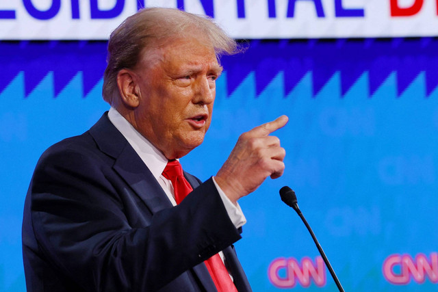 Kandidat Partai Republik, mantan Presiden AS Donald Trump, berbicara saat menghadiri debat presiden dengan kandidat Partai Demokrat, Presiden AS Joe Biden, di Atlanta, Georgia, AS, Kamis (27/6/2024). Foto: Brian Snyder/REUTERS