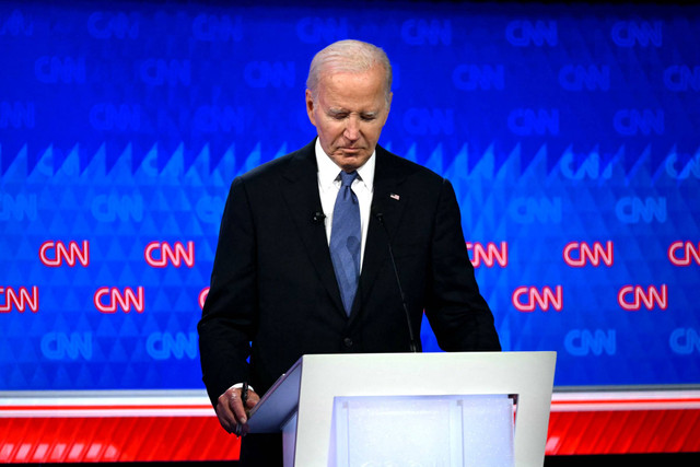 Kandidat Partai Demokrat, Presiden AS Joe Biden berbicara dalam debat presiden dengan kandidat Partai Republik, mantan Presiden AS Donald Trump, di Atlanta, Georgia, AS, Kamis (27/6/2024). Foto: Andrew Caballero-Reynolds/AFP