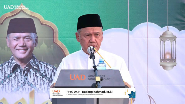 Prof. Dr. H. Dadang Kahmad, M.Si. selaku Khatib Salat Iduladha 1445 H di Universitas Ahmad Dahlan (Dok. Istimewa)