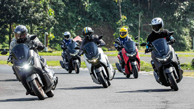 Pengujian Yamaha NMax terbaru di Sirkuit Sentul Karting, Bogor, Jawa Barat. Foto: YIMM