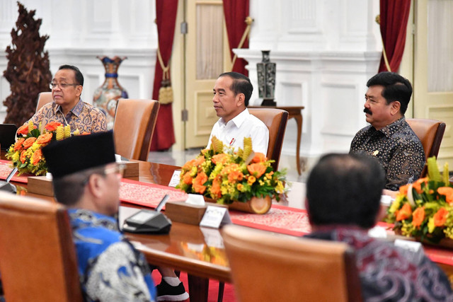 Presiden Jokowi menerima pimpinan MPR di Istana Merdeka, Jakarta, Jumat (28/6/2024). Foto: Vico/Biro Pers Sekretariat Presiden
