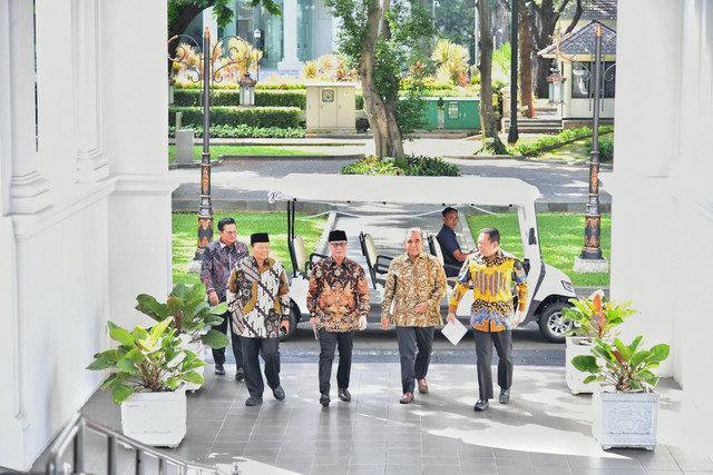 Presiden Jokowi menerima pimpinan MPR di Istana Merdeka, Jakarta, Jumat (28/6/2024). Foto: Vico/Biro Pers Sekretariat Presiden