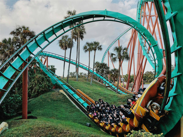 Theme Park di Bangkok. Foto Hanya Ilustrasi, Bukan Tempat Sebenarnya. Sumber Unsplahs Matt Bowde