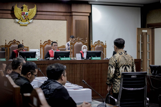 Terdakwa kasus pemerasan dan gratifikasi di Kementerian Pertanian Syahrul Yasin Limpo bersiap untuk menjalani sidang pembacaan tuntutan di Pengadilan Tipikor, Jakarta, Jumat (28/6/2024). Foto: M Risyal Hidayat/ANTARA FOTO