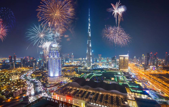 Tampak megahnya Dubai saat malam hari. Foto: Marianna Ianovska/Shutterstock