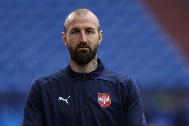 Penjaga gawang Serbia, Vanja Milinkovic-Savic menghadiri sesi latihan MD-1 selama Kejuaraan sepak bola UEFA Euro 2024, di Gelsenkirchen pada 15 Juni 2024. Foto: Adrian DENNIS / AFP