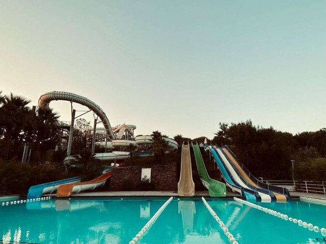 Bonderland Waterpark. Foto Hanya Ilustrasi, Bukan Tempat Sebenarnya. Sumber Unsplash Cemre Pacun