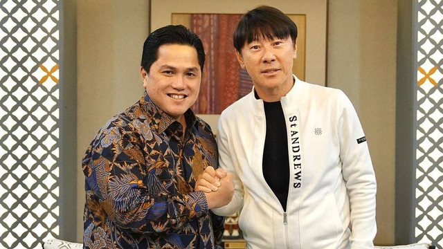 Ketum PSSI, Erick Thohir, bersama pelatih Timnas Indonesia, Shin Tae-yong. Foto: Instagram/@erickthohir