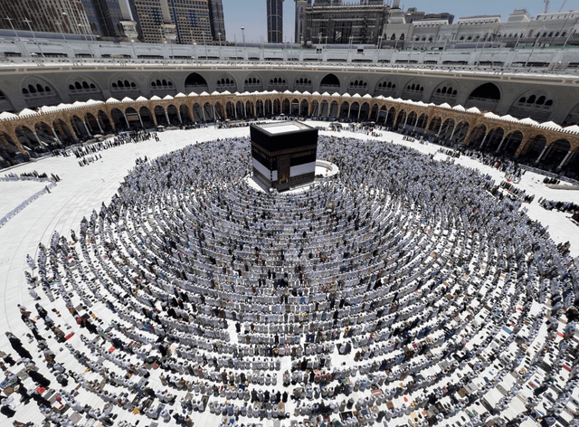 Salat Jumat di Masjidil Haram, Makkah, pada Jumat, 28 Juni 2024 Foto: X/@makkahregion