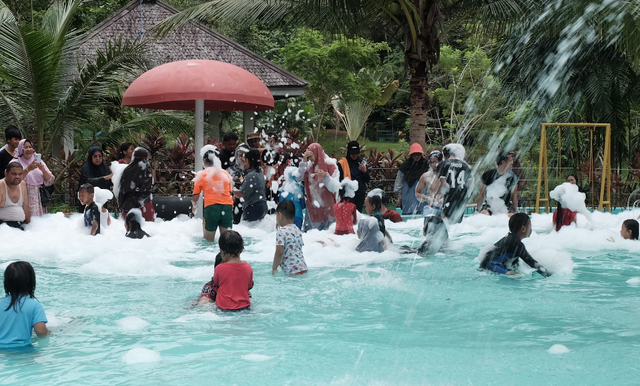 jungle toon waterpark. Foto hanya ilustrasi, bukan tempat sebenarnya.Sumber: Unsplash/Yoga Sukma ID