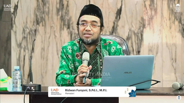 Kajian Ahad Pagi Masjid Islamic Center Universitas Ahmad Dahlan (UAD) dengan pembicara Ridwan Furqoni, S.Pd.I., M.P.I. (Dok. Istimewa)