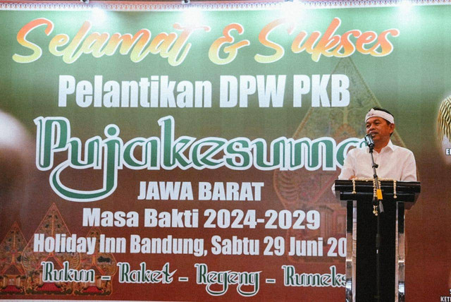 Kang Dedi Mulyadi saat menghadiri acara pelantikan DPW Pujakesuma Jawa Barat (Jabar) di Hotel Holiday Inn Bandung, Sabtu (29/6/2024). (Foto: Istimewa)