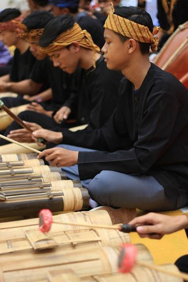 ilustrasi foto: https://pixabay.com/photos/angklung-bamboo-tr-indonesia-2901997/