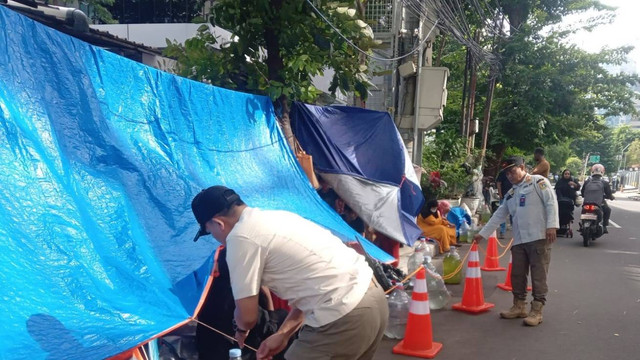 Dokumentasi penertiban pengungsi di depan Kantor UNHCR, Jakarta Selatan, pada 6 Maret 2024. Foto: Satpol PP DKI Jakarta