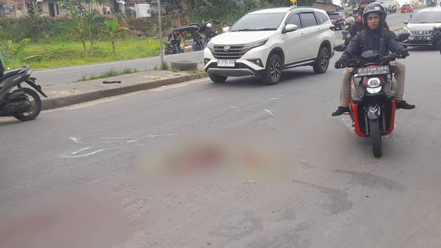 Lokasi dua personil drumband tewas di Jalan Lingkar Selatan (Lingsel), Kecamatan Cisaat, Kabupaten Sukabumi, Sabtu (29/6/2024). Foto: kumparan