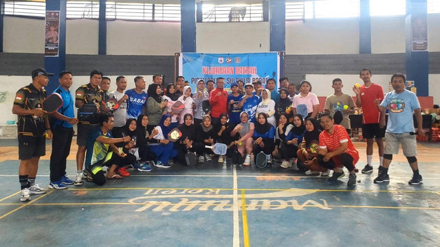 Pertandingan persahabatan pickleball se-Sulawesi Barat. Foto: Dok. Istimewa/IPF Mamuju