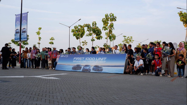 Seremoni pengiriman unit mobil listrik BYD ke konsumen.  Foto: Aditya Pratama Niagara/kumparan