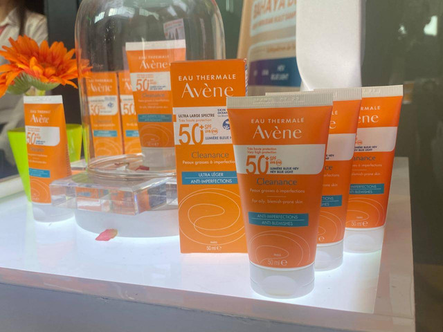 Eau Thermale Avene Cleanance Sunscreen, sunscreen khusus untuk kulit berminyak dan berjerawat. Foto: Judith Aura/kumparan