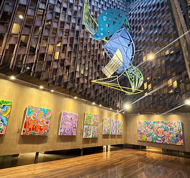 Ragam karya seni yang dipamerkan di Artotel Sanur, Bali. Foto: Adhie Ichsan/kumparan