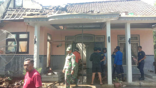 Rumah Jasiman di Bondowoso yang terbakar. Dok: mili.id