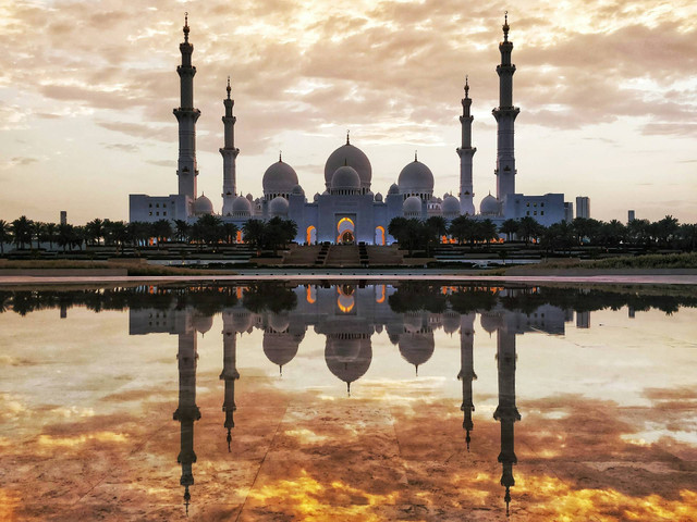 masjid di PIK. Foto hanya ilustrasi, bukan tempat sebenarnya. Sumber: Unsplash/farhan khan