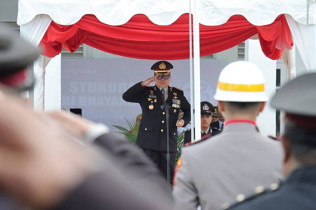 Kapolresta Palu Kombes Pol Barliansyah pimpin langsung upacara HUT ke-78 Bhayangkara di Rumah Jabatan Wali Kota Palu, pada Senin 1 Juli 2024. Foto: Istimewa