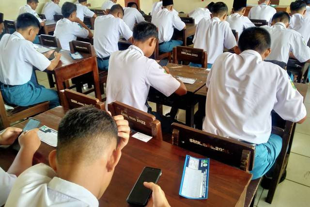 Ilustrasi siswa SMA. Foto: Pramata/Shutterstock