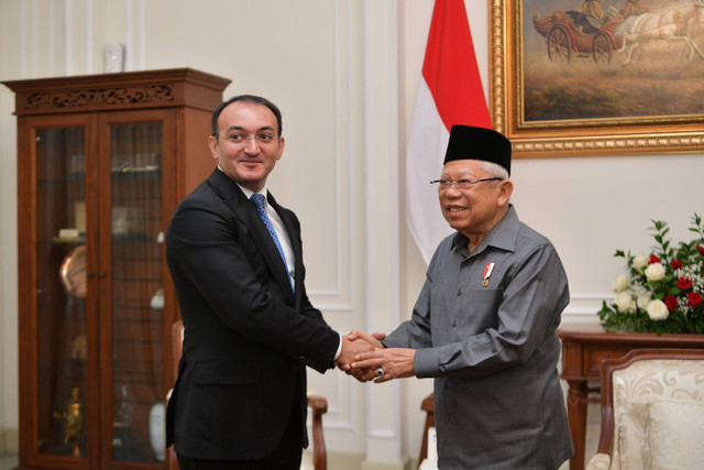 Wakil Presiden Ma'ruf Amin menerima kunjungan kehormatan Kepala Badan Pelayanan Publik dan Inovasi Sosial Republik Azerbaijan, Ulvi Mehdiyev. Foto: Dok. BPMI Setwapres