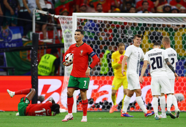 Cristiano Ronaldo saat Portugal hadapi Slovenia di 16 besar Piala Eropa, Selasa (02/07/2024) dini hari WIB. Foto: Lee Smith/REUTERS 