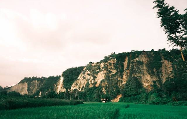 Panorama Ampangan. Foto hanya ilustrasi bukan tempat sebenarnya. Sumber foto: Unsplash.com/Surya Oktafendri