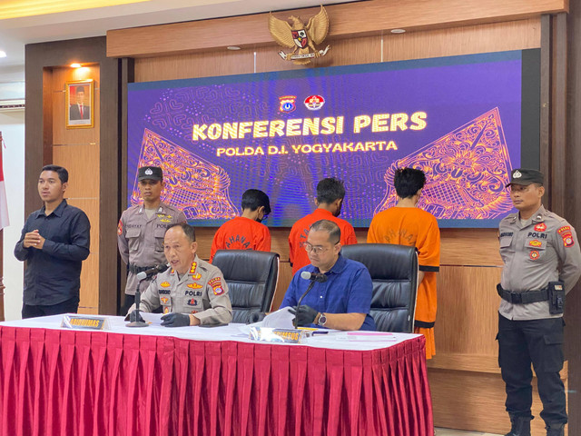 Konferensi pers pengungkapan kasus judi online oleh Ditreskrimsus Polda DIY, Selasa (2/7). Foto: Resti Damayanti/Pandangan Jogja