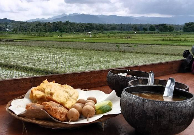 Makanan Khas Purwokerto (Foto hanya ilustrasi, bukan makanan khas yang sebenarnya) Sumber: unsplash/ Inna Safa