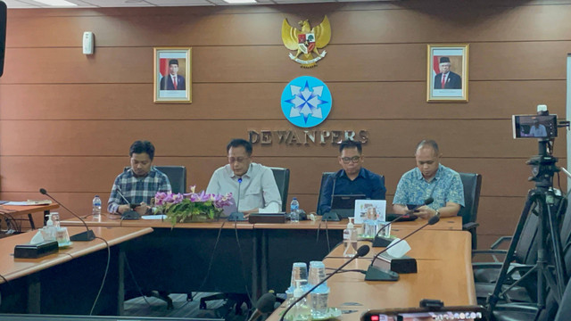 Konferensi pers terkait kasus pembakaran wartawan Tribrata TV dan keluarganya di Karo, Sumatera Utara, yang digelar di Gedung Dewan Pers, Jakarta Pusat, Selasa (2/7/2024). Foto: Fadhil Pramudya/kumparan