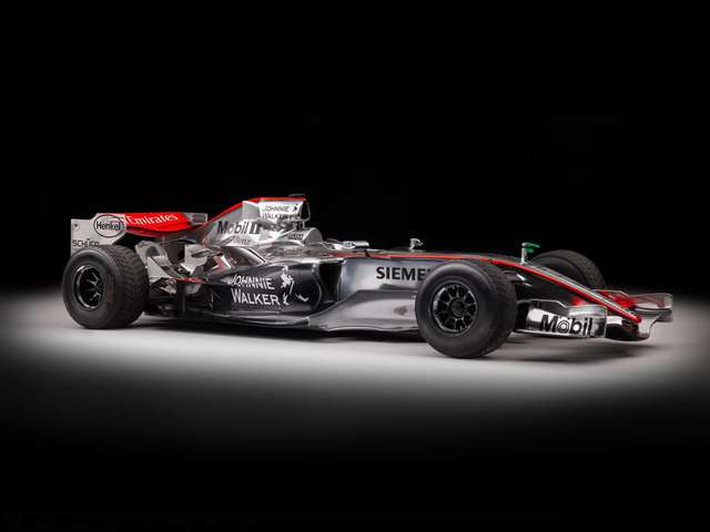 Mobil balap McLaren-Mercedes MP4-21 bekas tunggangan Juan Pablo Montoya yang dilelang. Foto: RM Sotheby's