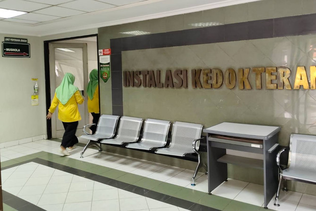 Jenazah pebulu tangkis China, Zhang Zhi Jie masih berada di Instalasi Kedokteran Forensik RSUP Dr Sardjito, Selasa (2/7/2024). Foto: Arfiansyah Panji Purnandaru/kumparan