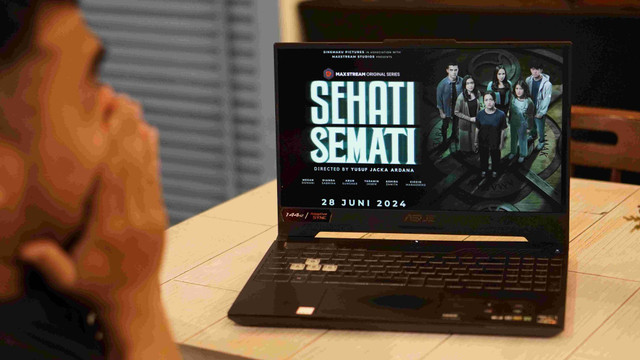 MAXstream Studios berkolaborasi dengan Sinemaku Pictures merilis serial orisinal terbaru dengan genre thriller drama ‘Sehati Semati’ yang tayang mulai 28 Juni 2024 eksklusif hanya di platform MAXstream dan MyTelkomsel. Foto: Telkomsel