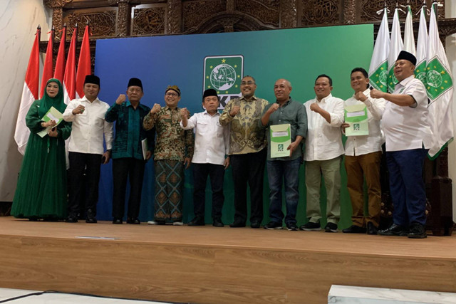 DPP PKB menyerahkan dukungan kepada calon kepala daerah Kaltim, Jambi, Kabupaten Maluku Barat Dayax dan Kabupaten Seluma di kantor DPP PKB, Jakarta, Selasa (2/7/2024).  Foto: Luthfi Humam/kumparan