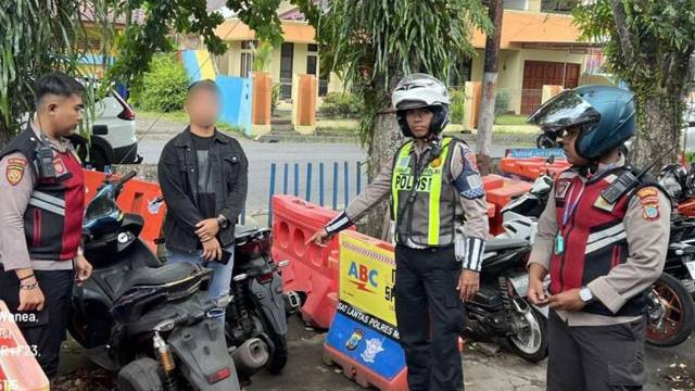 Kendaraan tanpa pelat nomor polisi diamankan oleh tim patroli Polresta Manado.