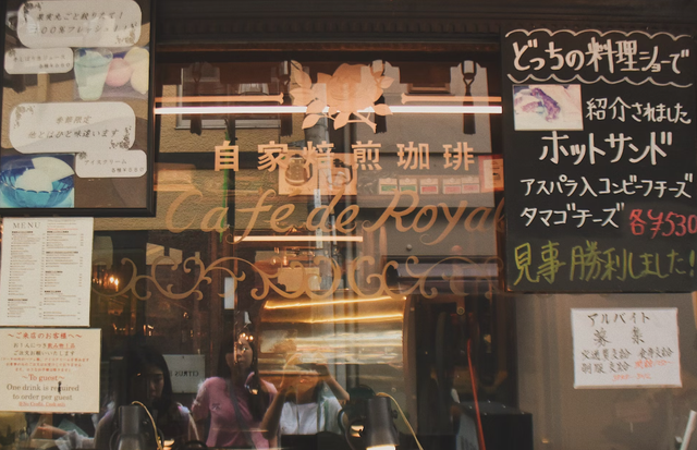 coffee shop ala jepang di bandung. Foto hanya ilustrasi, bukan tempat sebenarnya.Sumber: Unsplash/Hiu Yan Chelsia Choi