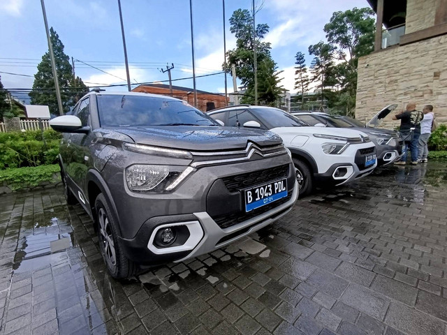 Test drive Citroen E-C3 di kawasan Puncak, Bogor, Selasa (2/7/2024). Foto: Fitra Andrianto/kumparan