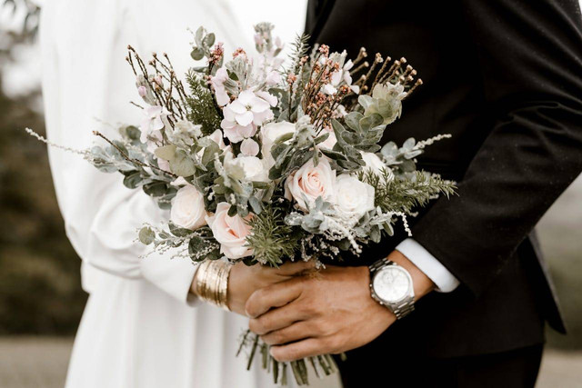 Ilustrasi ucapan happy wedding aesthetic. Foto: Pexels/Trung Nguyen