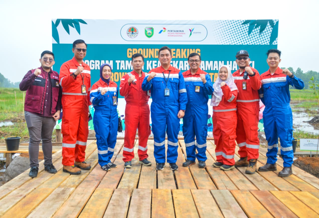 Kilang Pertamina Plaju bersama Pemprov Sumsel melakukan groundbreaking pembangunan Taman Keanekaragaman Hayati di kawasan Jakabaring Sport Center (JSC), Palembang, Selasa (2/7/2024). Foto: Dok. Pertamina