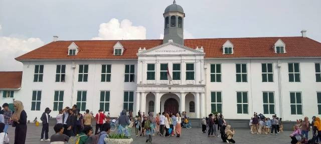 Gambar museum Fatahilah yang seringkali dijadikan pilihan utama wisata liburan sekolah. Sumber foto: dokumen pribadi.