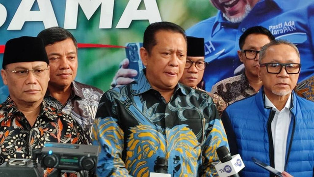 Ketua MPR RI Bambang Soesatyo memberikan keterangan pers usai melakukan pertemuan dengan Ketua Umum PAN Zulkifli Hasan di Kantor DPP PAN, Rabu (3/7/2024). Foto: Rachmadi Rasyad/kumparan