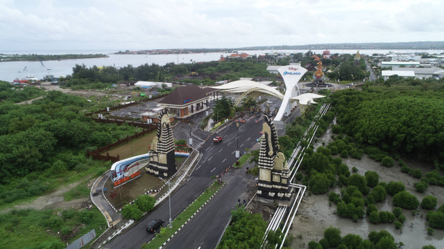 Pintu pagar otomatis atau autogate di pelabuhan Pelindo. Foto: Pelindo