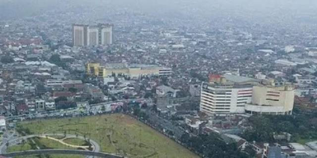 Foto Ilustrasi Kondisi Udara Kota Bandung, (Sumber: rmoljabar.id)