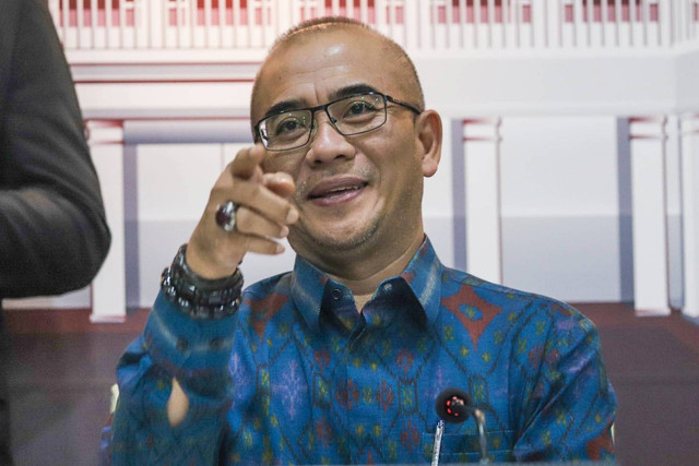 Ketua KPU Hasyim Asy'ari memberikan keterangan pers terkait Debat Calon Wakil Presiden untuk Pemilu 2024 di Kantor KPU RI, Jakarta, Kamis (21/12/2023). Foto: Iqbal Firdaus/kumparan