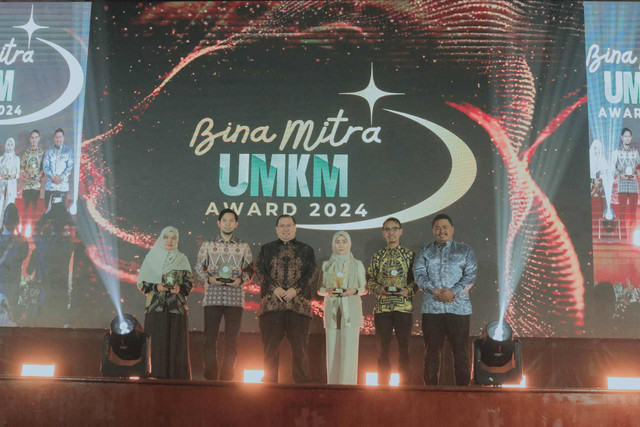 Jelang Milad 31 Tahun Dompet Dhuafa, Kampus Bisnis Umar Usman menerima penghargaan sebagai lembaga pendamping UMKM terbaik III pada kegiatan Bina UMKM Award 2024 yang diselenggarakan oleh CFCD Foundation - Kementerian Perindustrian - Kementrian Koperasi dan UKM RI.